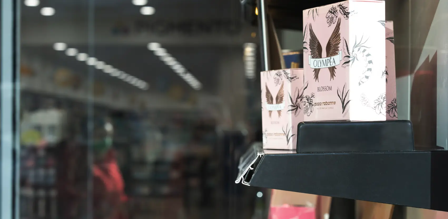 Diseño de equipamiento comercial para perfumerías