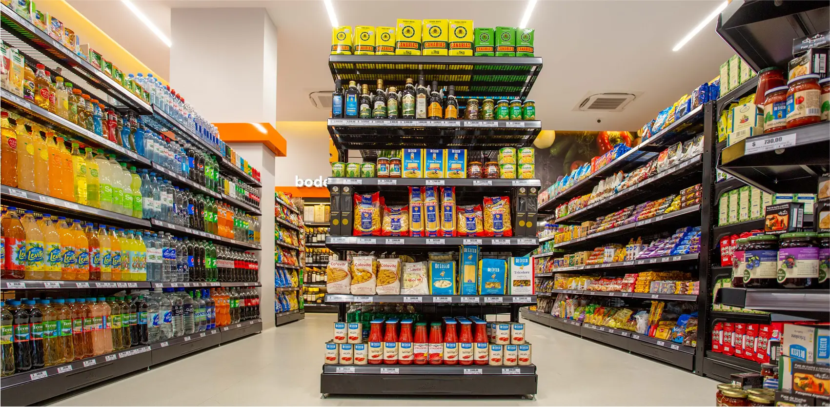 Lineales y góndolas de supermercado con diseño moderno e iluminación LED