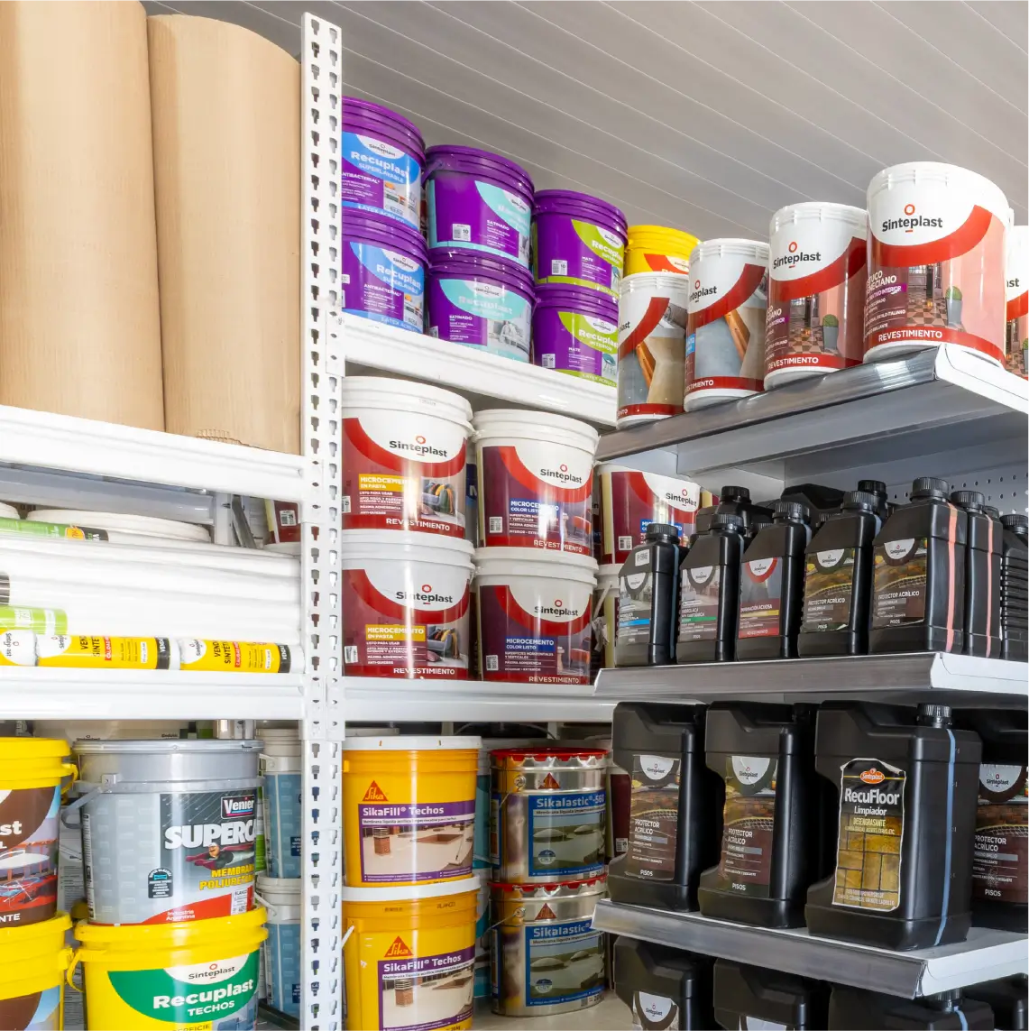 Góndolas metálicas y estanterías comerciales en local de Pinturerías Tomás