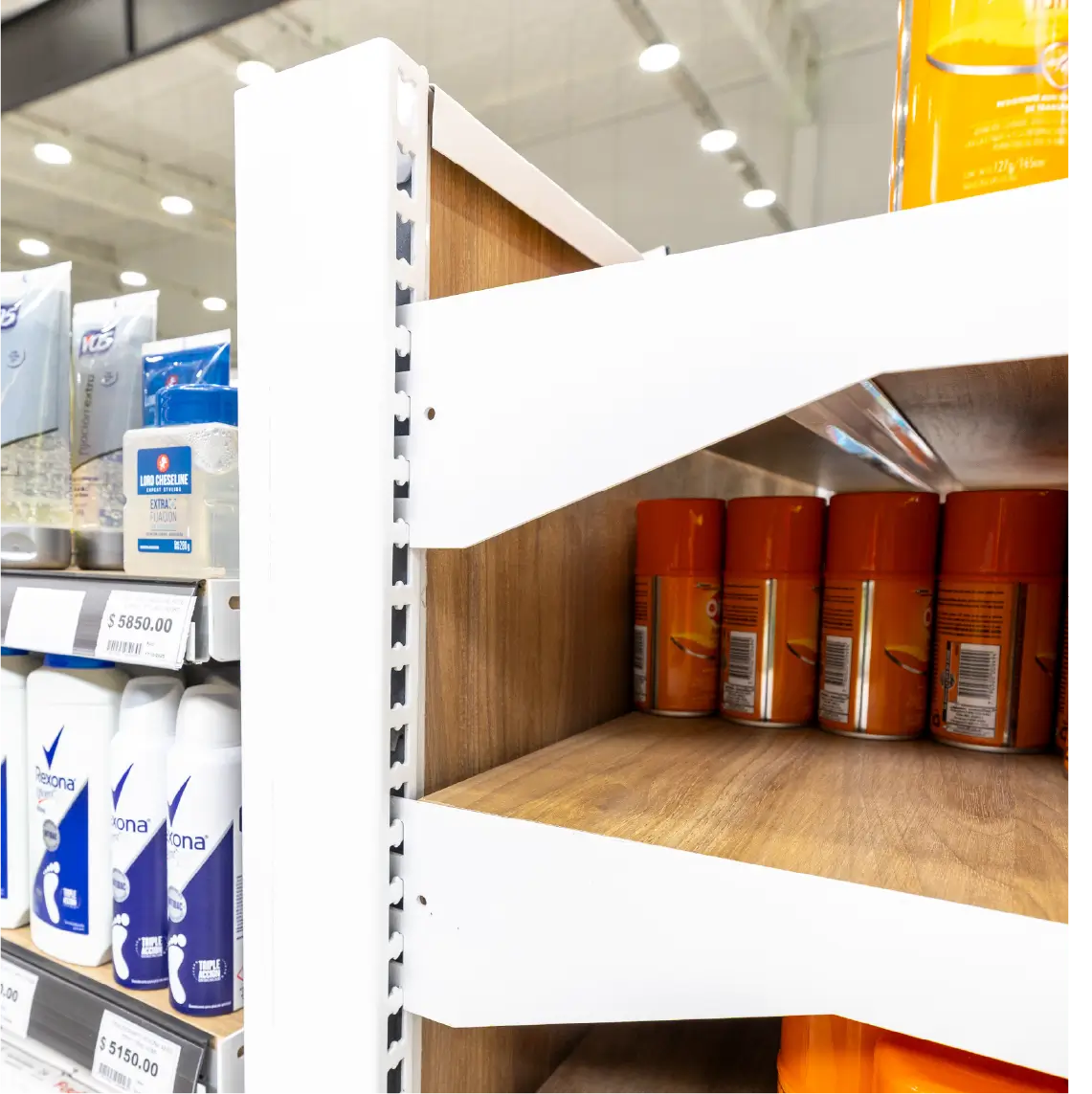 Góndolas murales Moduace optimizando el espacio y el flujo de clientes en supermercado