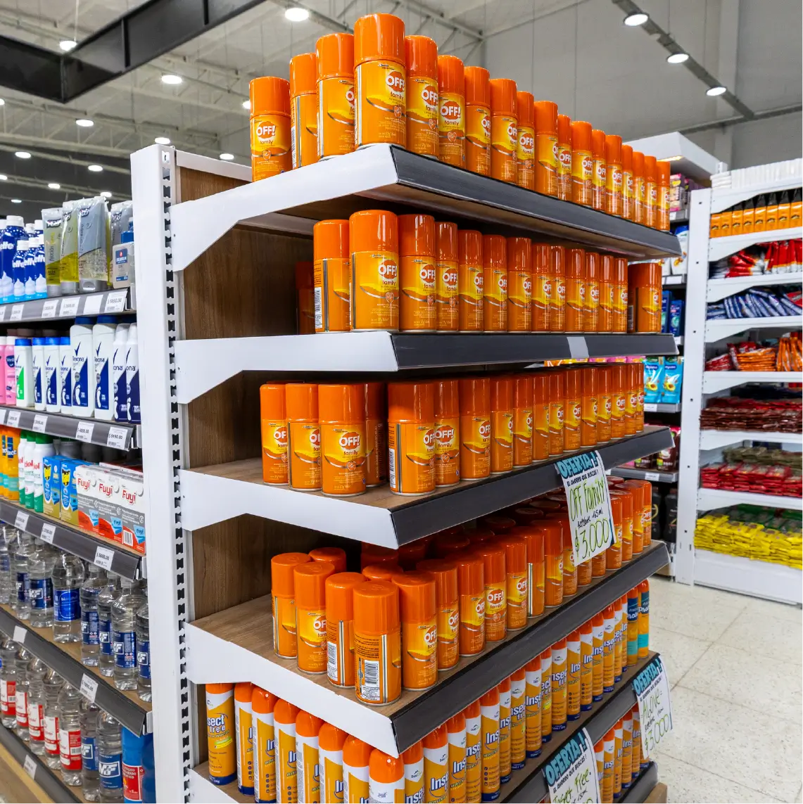 Exhibidores metálicos Moduace para supermercado con alta capacidad de carga y orden visual