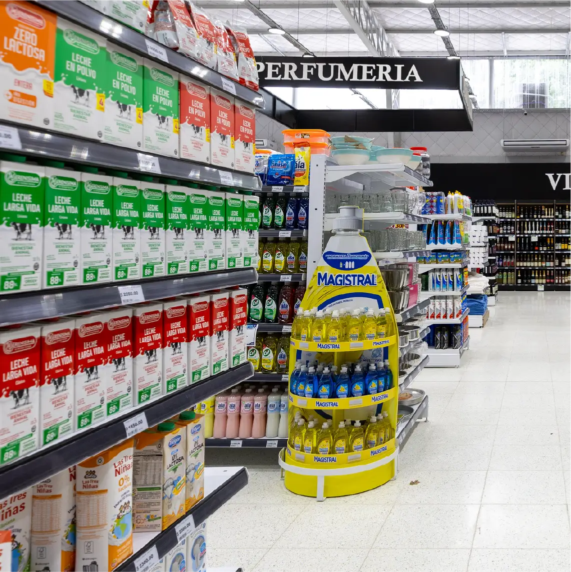 Equipamiento modular Moduace mejorando la organización del surtido en supermercado